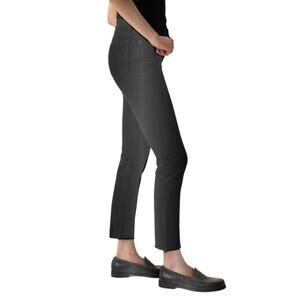 GAP Women’s Vintage Slim Mid Rise Black Wash Jeans with a Raw Hem size 28 / 6R